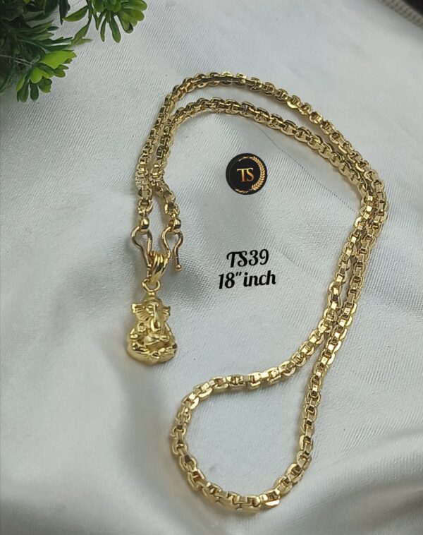 One gram gold forming pendant with 18 inch chain. - Image 2
