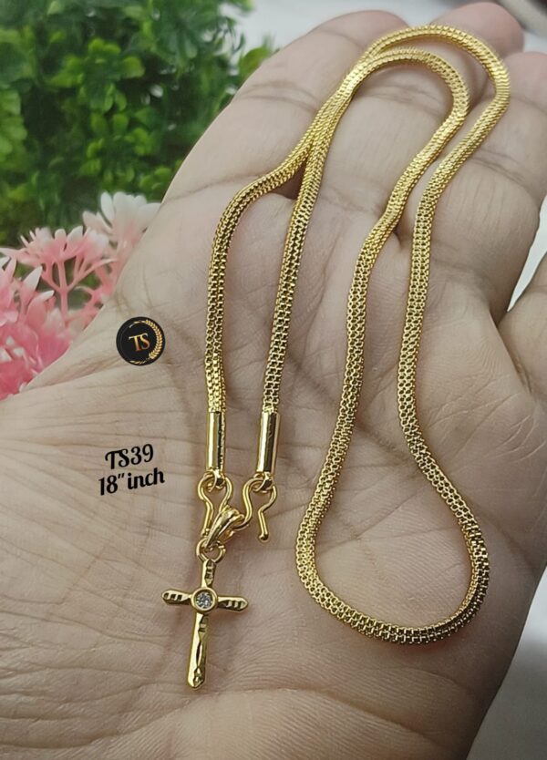 One gram gold forming pendant with 18 inch chain.