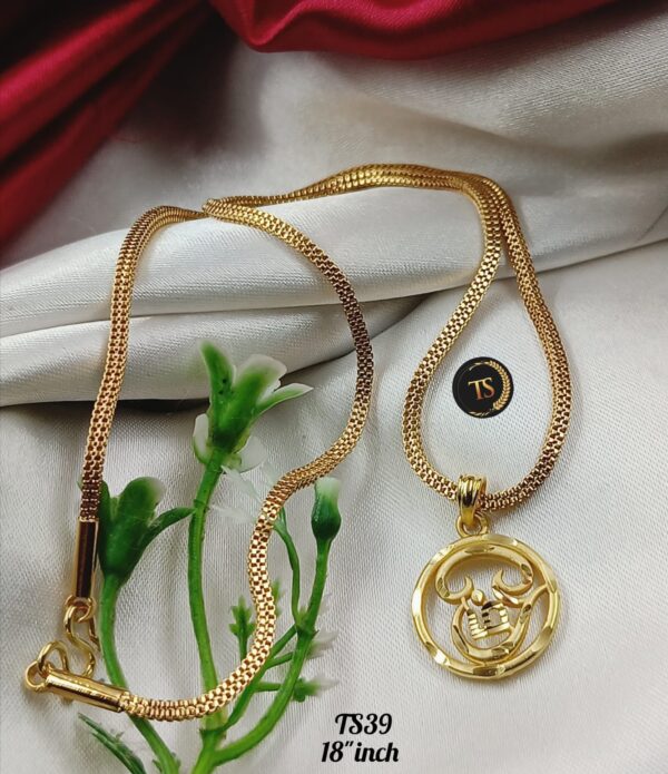 One gram gold forming pendant with 18 inch chain. - Image 5
