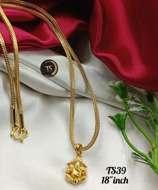 One gram gold forming pendant with 18 inch chain. - Image 6
