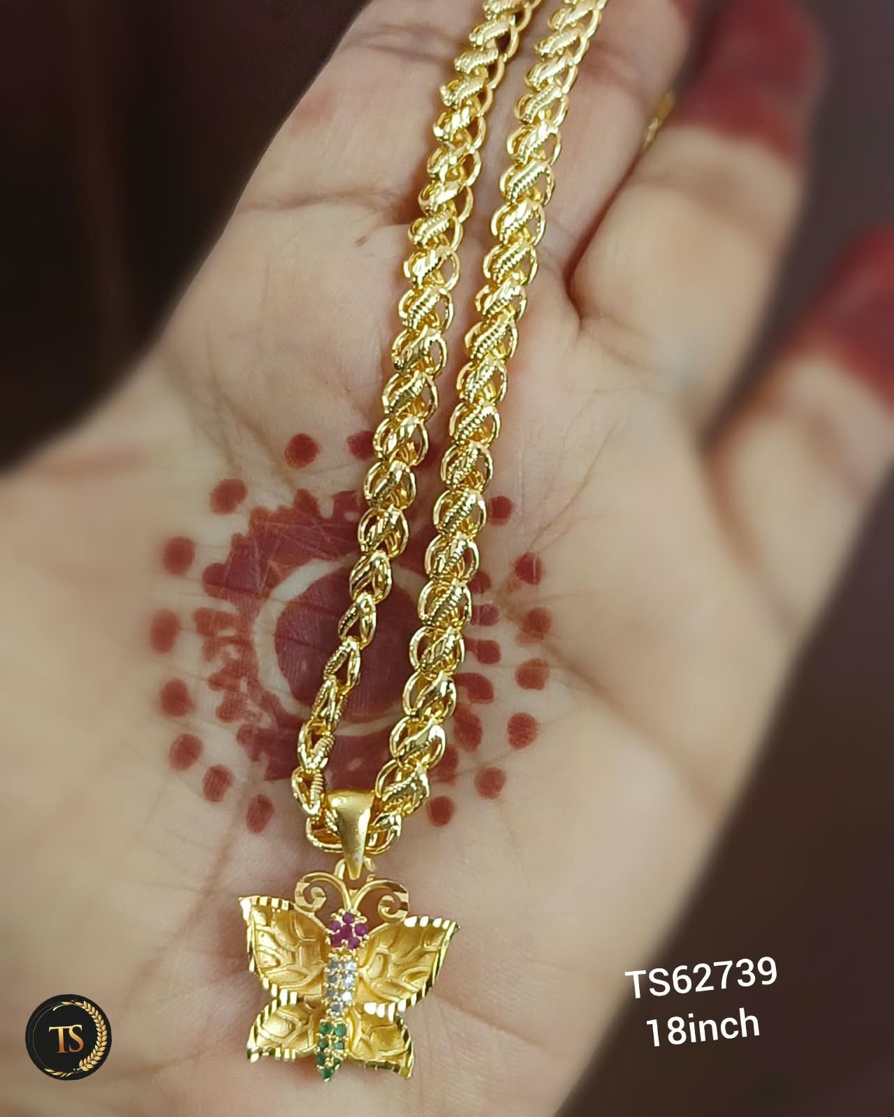 Beautiful butterfly pendant with 18inch chain ✨